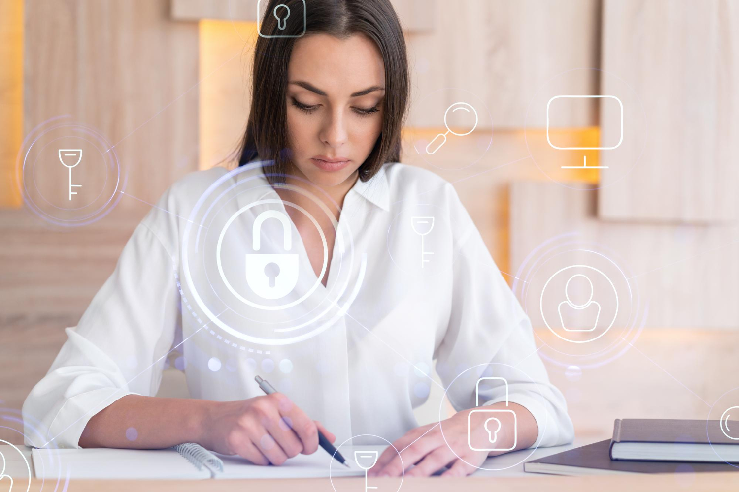 la ragazza scrive su un blocco note